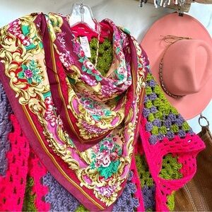 Stunning silk floral boho scarf/wrap w country vibe